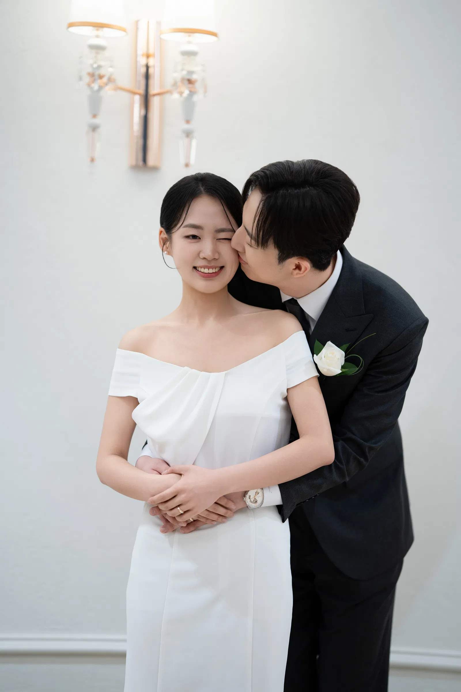 더 베뉴지 서울, 예식 후 신부의 볼에 입을 맞추는 신랑